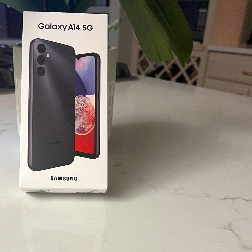 SAMSUNG Android Cell Phone - BRAND NEW - Manufacturer sealed!